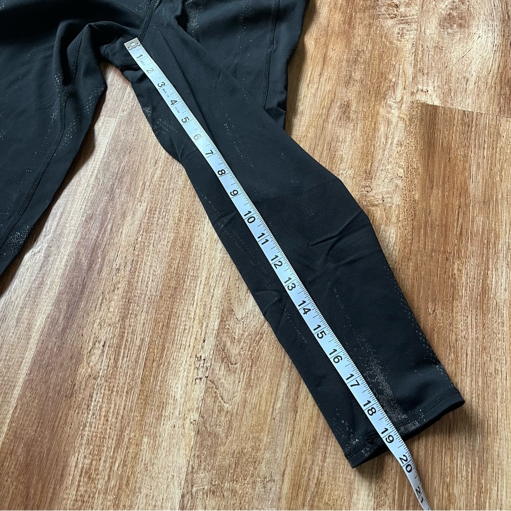 Athleta Black Silver Shimmer Snake Skin Pattern Crop Leggings Women's XS - Picture 5 of 6